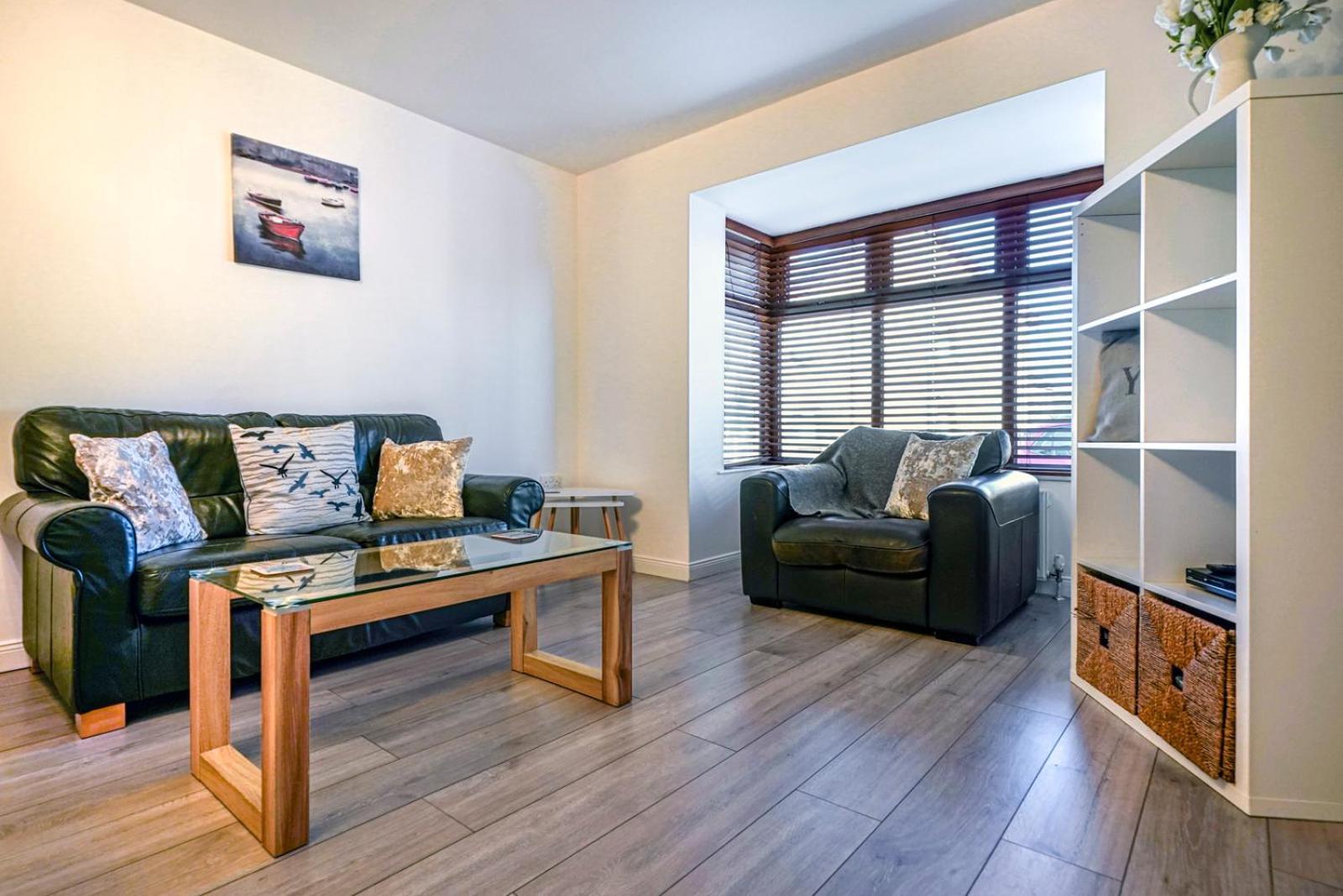 3 Bed House, Quiet Location Close To *