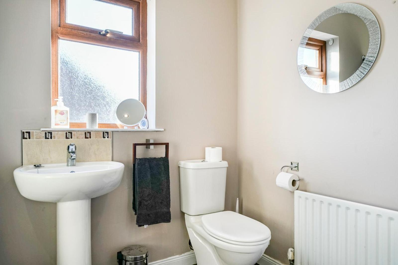 3 Bed House, Quiet Location Close To Holiday home *